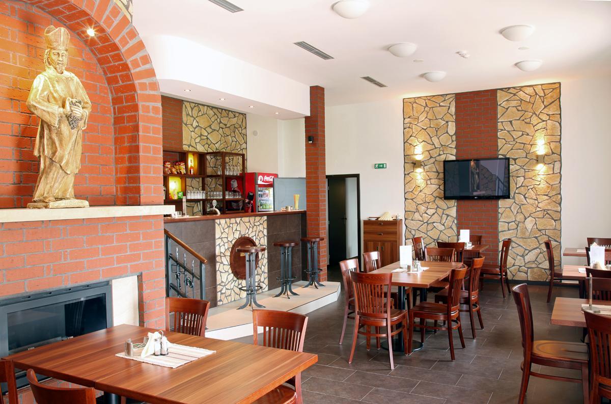 Hotel Vinopa Hustopeče المظهر الخارجي الصورة